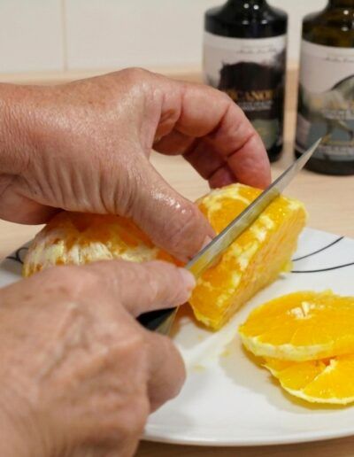 Rodajas de naranja con nueces y canela preparadas con AOVE extremeño