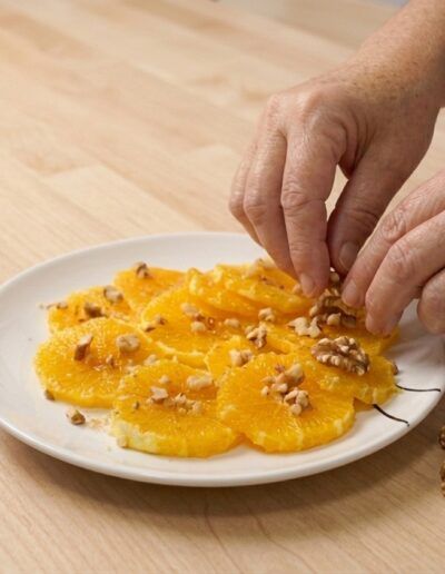 Rodajas de naranja con nueces y canela preparadas con AOVE extremeño